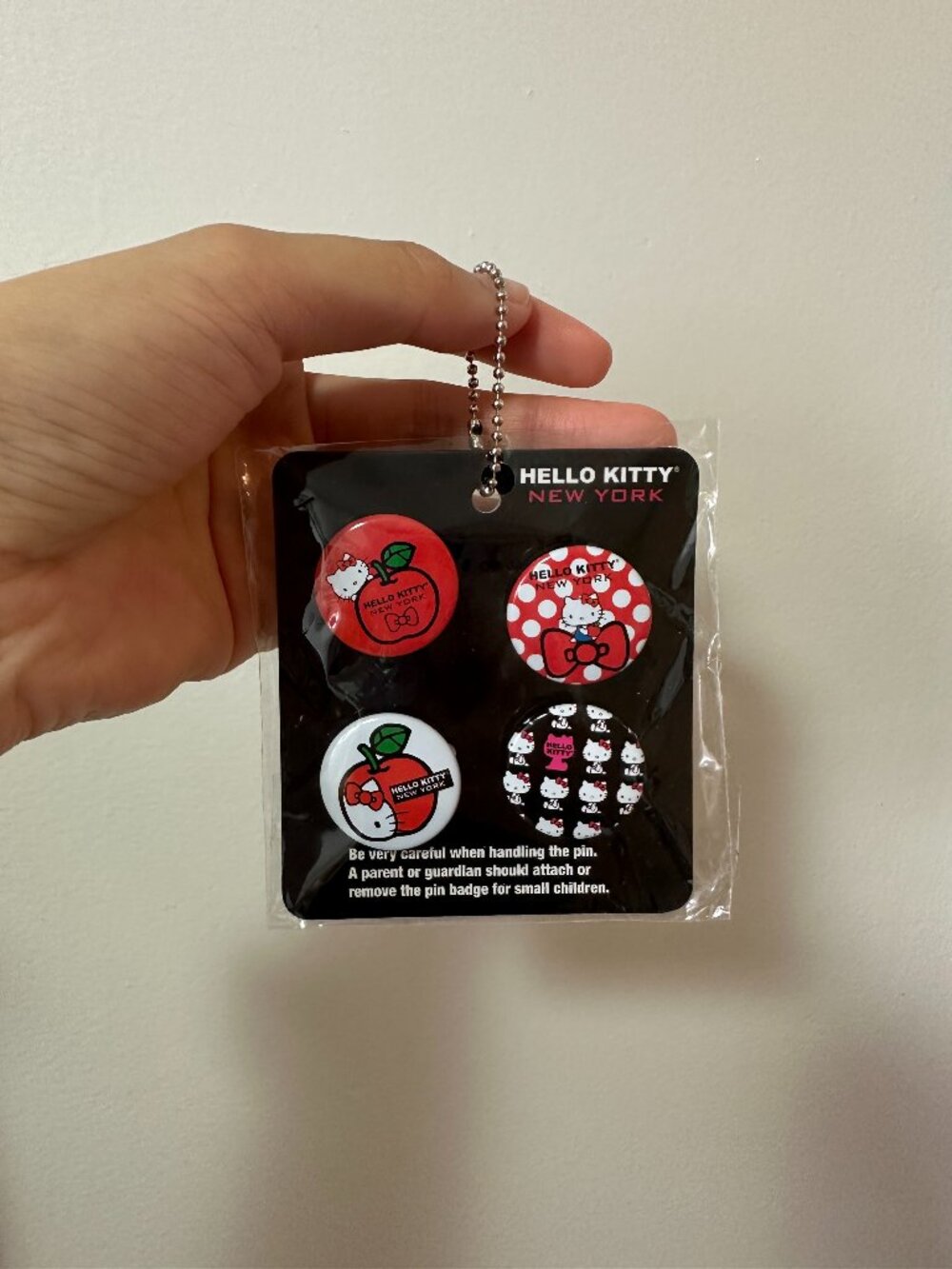 Brand new Y2K vintage Sanrio Hello kitty NYC vintage button set